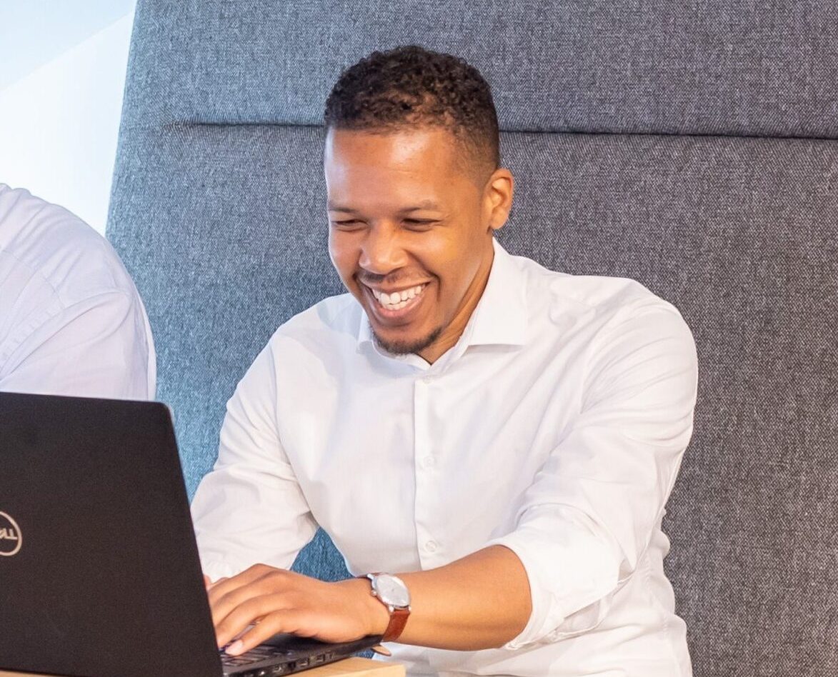 Specialist salarisadministratie aan het werk voor bedrijven in Delft